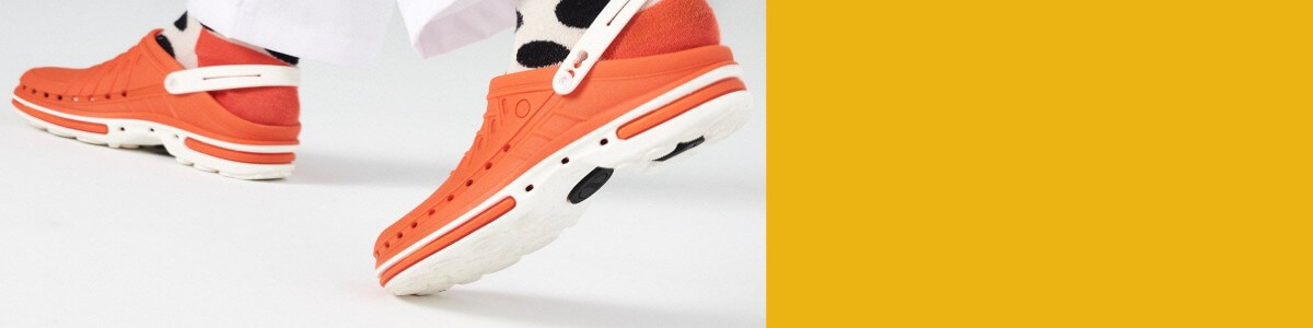 Sterilizable surgical clogs for block or clean rooms