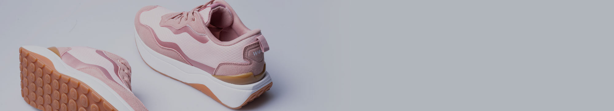 Style and comfort for your everyday life, with a modern design and natural walk.