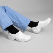 WOCK White Nursing/Work Shoes EVERLITE CLOSED 01