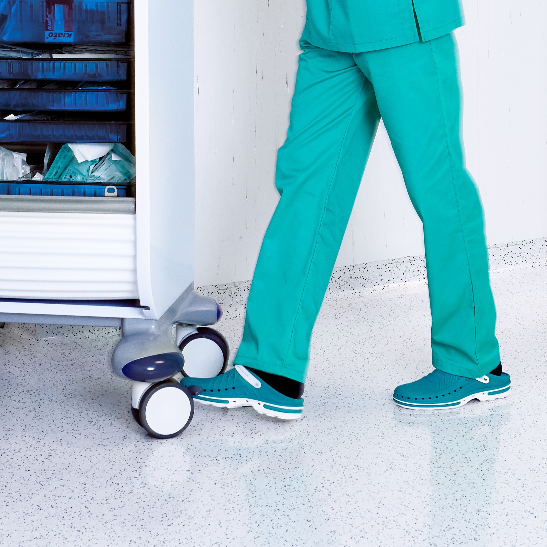 CLOG 06 con tira y plantilla Walksoft™